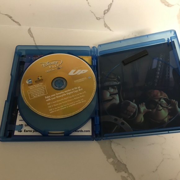 Disney Pixar DVD Blu-Ray UP 4 Disc set - Picture 5 of 5